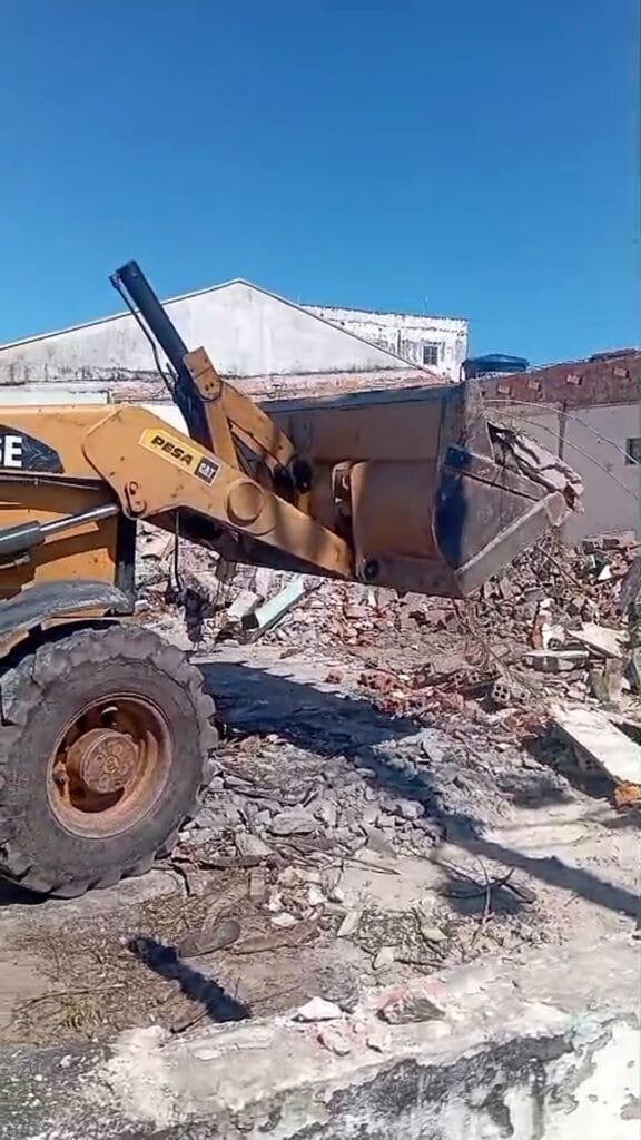 Demolição de Casas no Litoral do Paraná