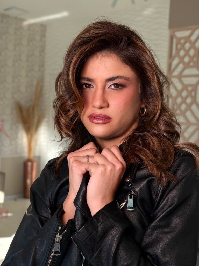 Cabelo, Maquiagem e Design de Sobrancelhas em Curitiba — Vanessa Furtado